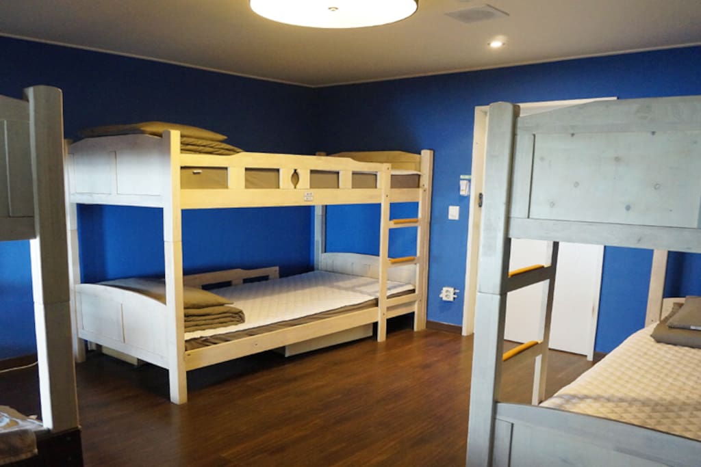 6domitory beds