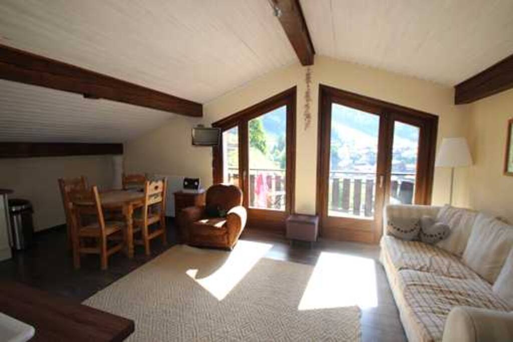 Cosy and bright living/dining area
