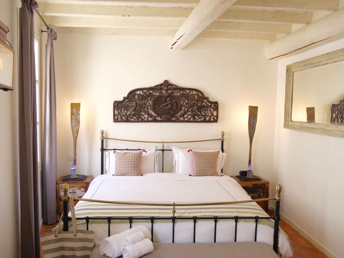 Chambre des rames სუპერ მეფის ზომის საწოლით