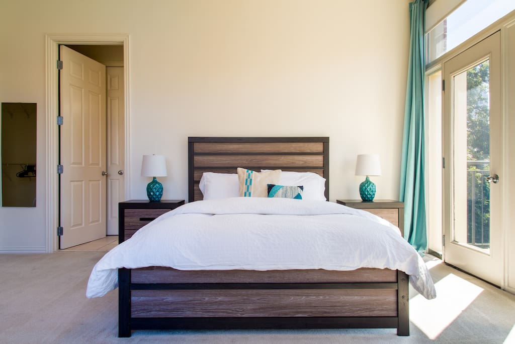 Master bedroom with Queen Bed
Third Floor