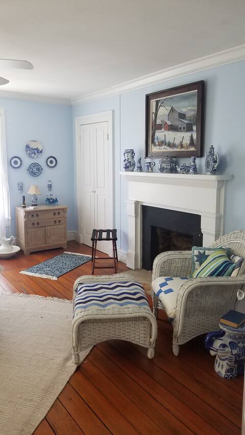 Longwood Larkspur Room