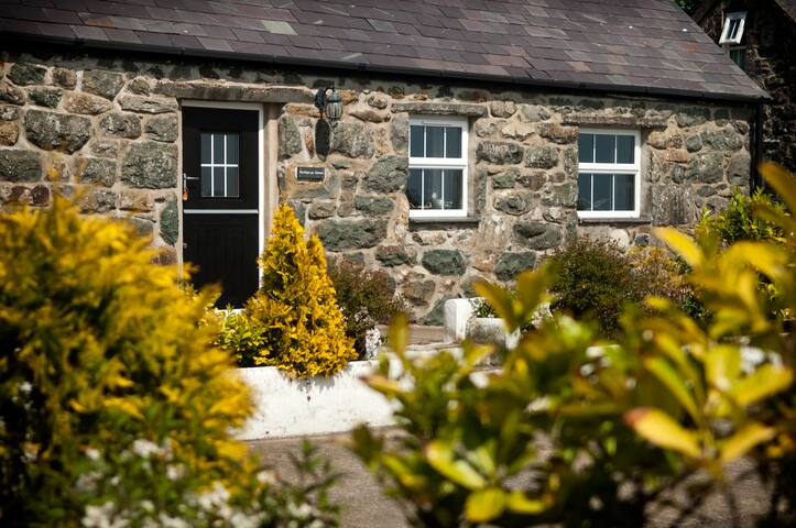 Airbnb Llanbedrog Holiday Rentals Places To Stay Wales