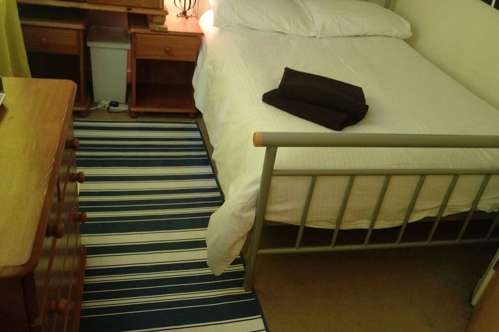 Large Comfortable bed, Egyptian Cotton Duvet & Sheets