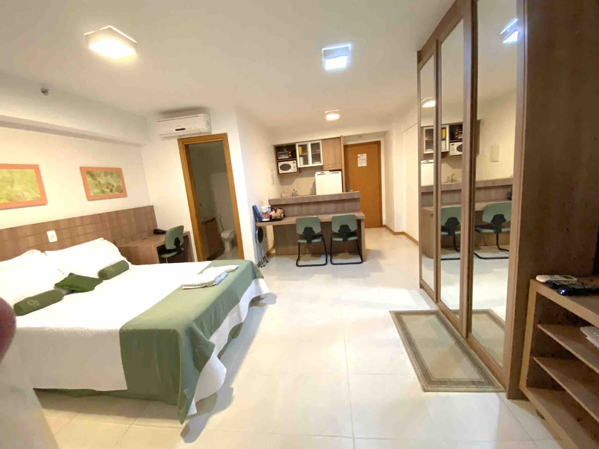 Full flat with fridge, electric and microwave oven, sandwich maker, coffee maker and electric kettle, trousseau for 02 people