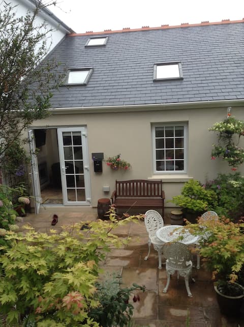 Garden View, cosy cottage 15 mins to the beach