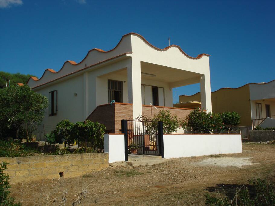 Frontale della villa