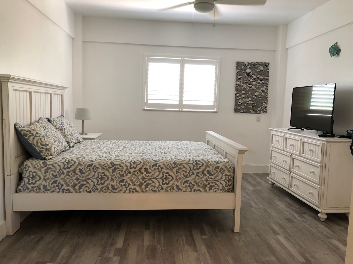 The fourth bedroom on the first level 
with its own entrance is a separate bedroom with a queen size bed and an en suite bathroom. 