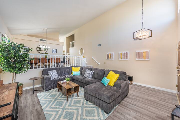 Incredible Home up to 12 guests, with pool gallery image 5