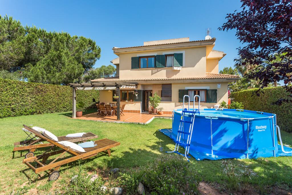 Garden with plastic pool
