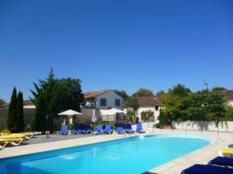 House sleeps 8 M2