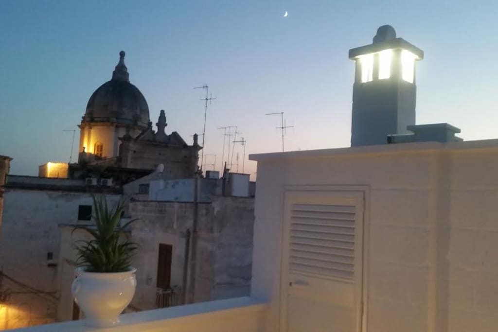 Il tetto sulla chiesa Santa Teresa