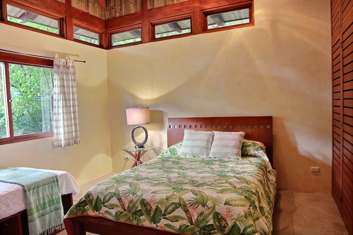 Queen Master #2 & Single Ensuite