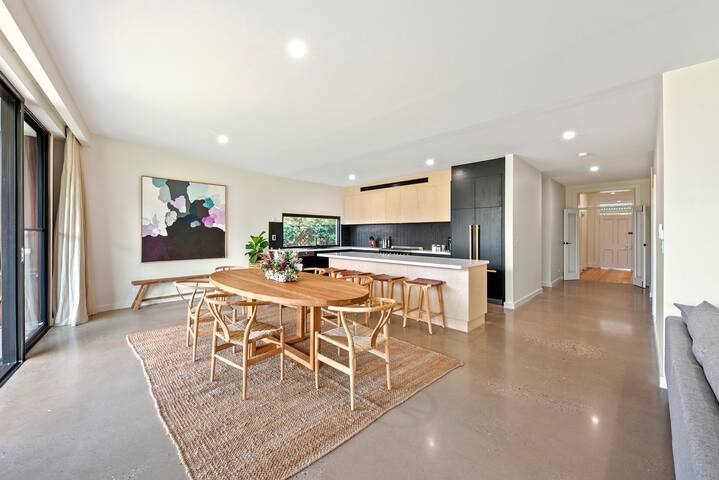 10 Murray feel like a local 3.5 bath gallery image 2