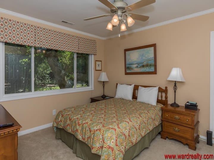 Bračni krevet (širine 150-179 cm).