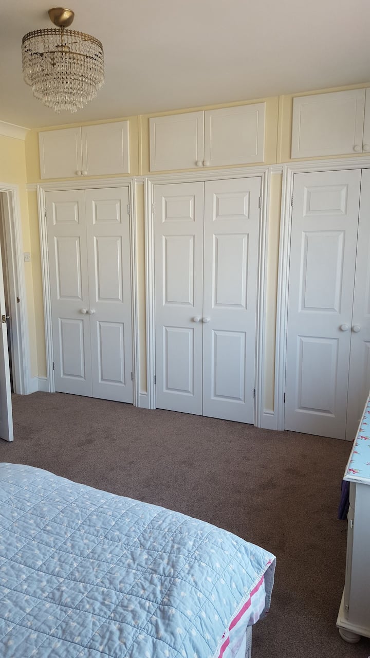 armarios del primer dormitorio 