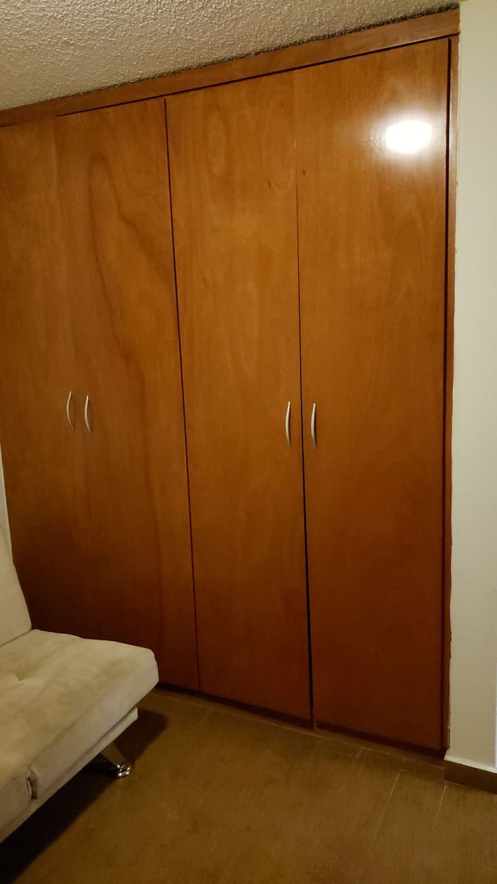 两间卧室均设有落地壁橱