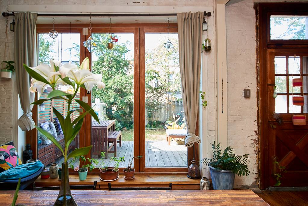 Access to the backyard
