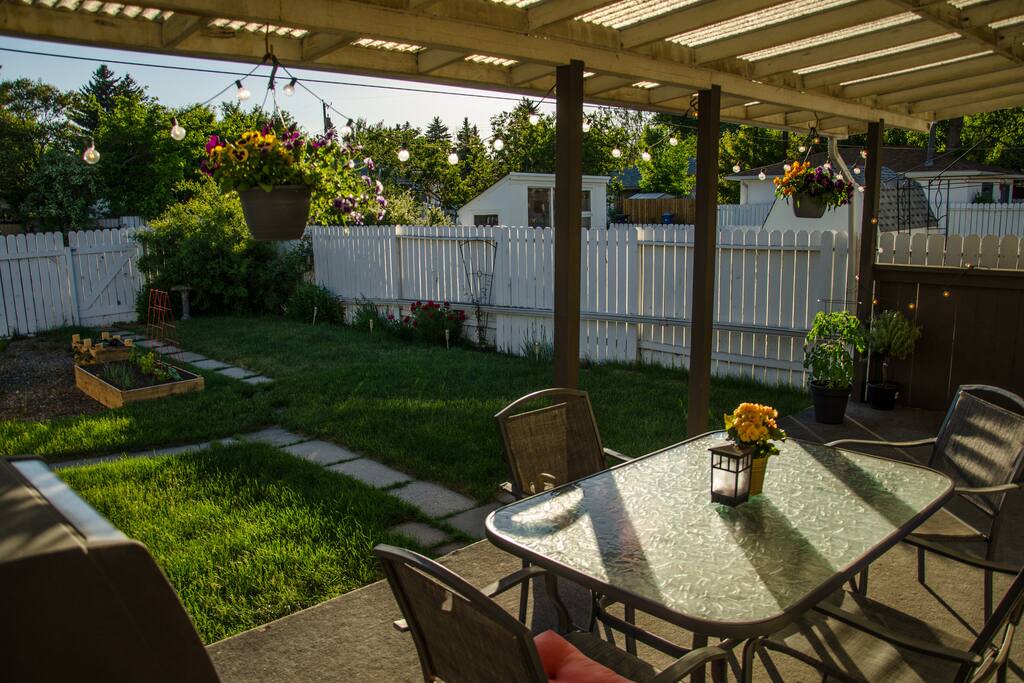 Beautiful backyard for you to use.