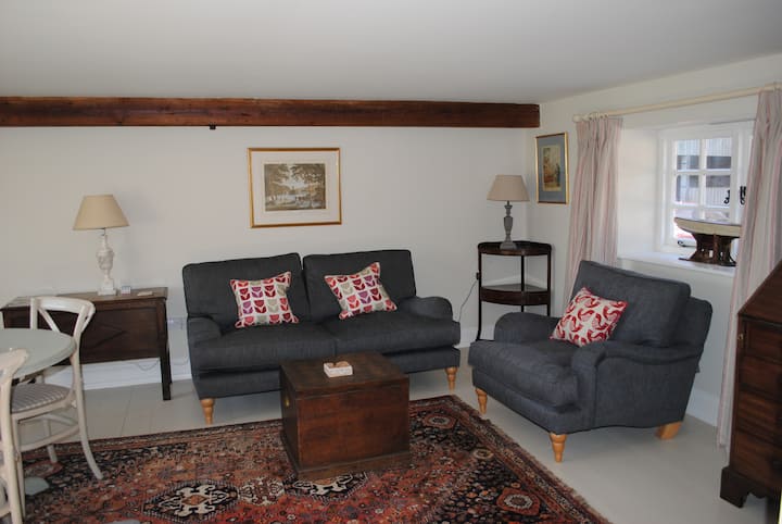 Cosy Wiltshire Cottage With Views - Wiltshire