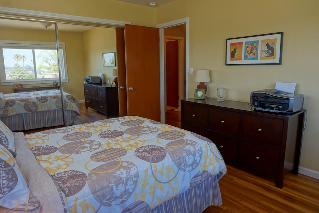Another view of the bedroom...sheets and towels included