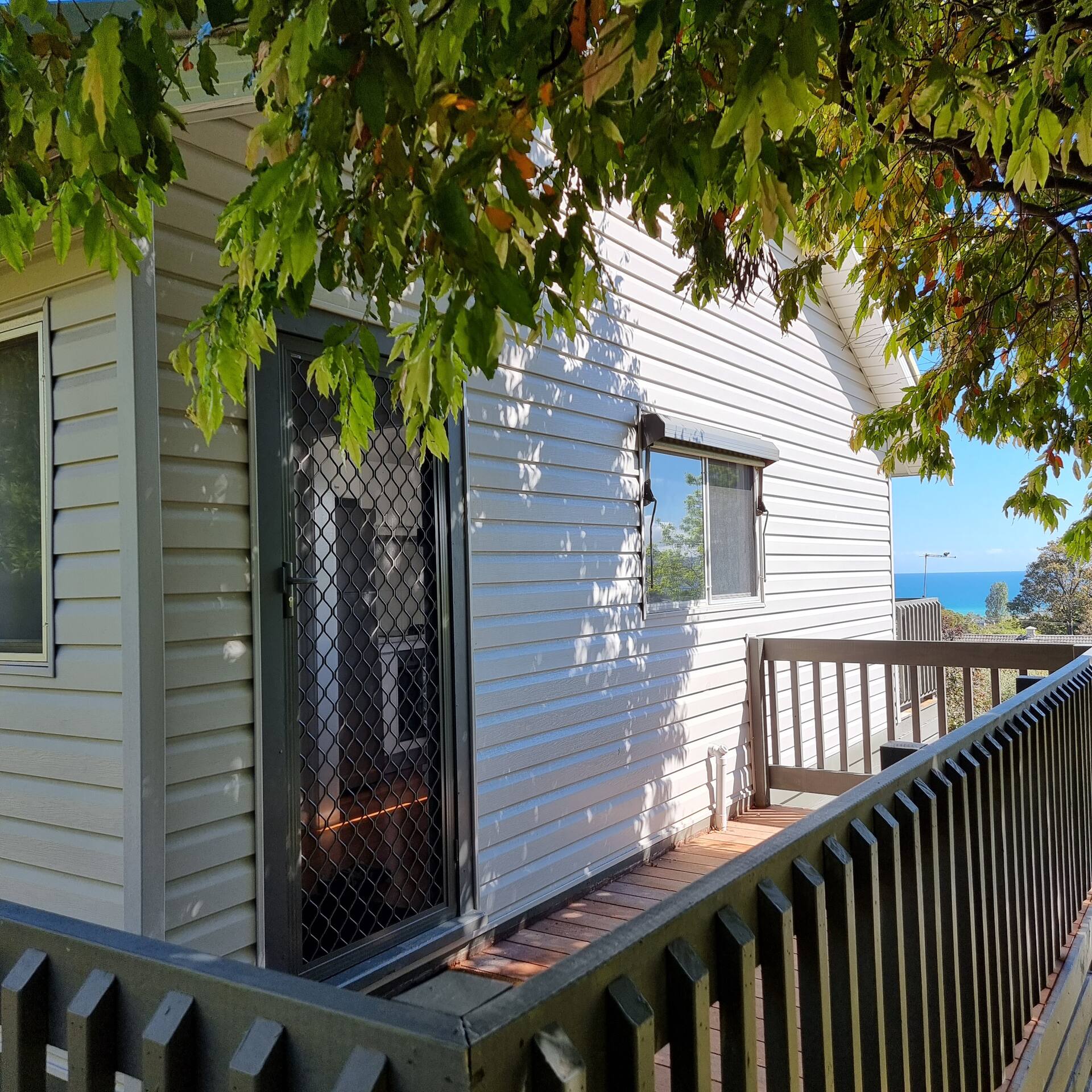 Stunning Bay Views | Dromana Getaway with AC, Balcony & 500Mbps Fibre Wi-Fi — photo 2
