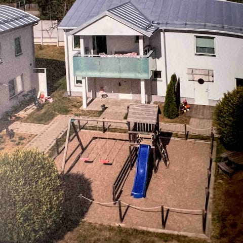 2-story townhouse with balcony!
