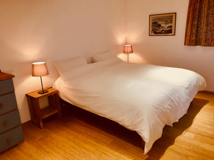 إما سرير سوبر كينجس