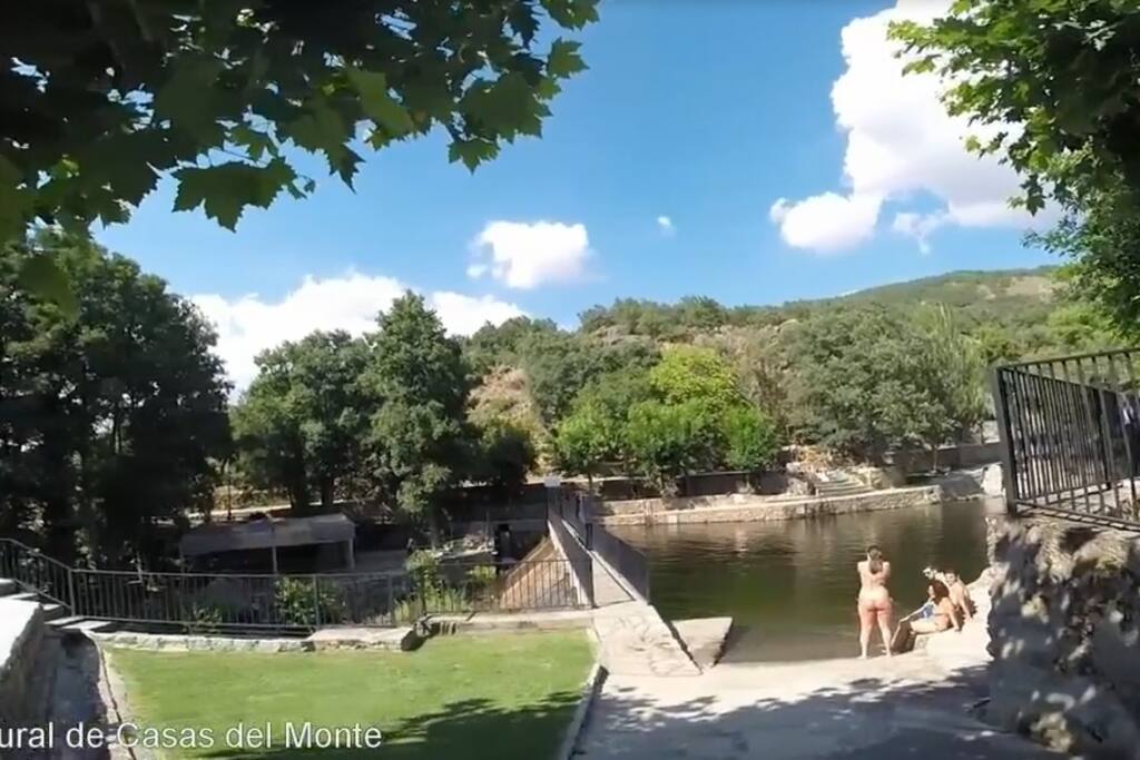 Entrada piscina natural