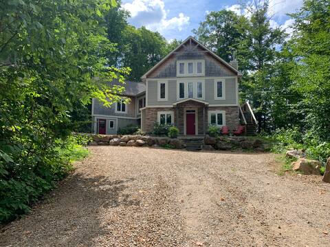 Special 3 bedroom + den, chalet, deck and hot tub