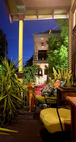 Garden Dist Gated Driveway, Fenced Yard, Streetcar