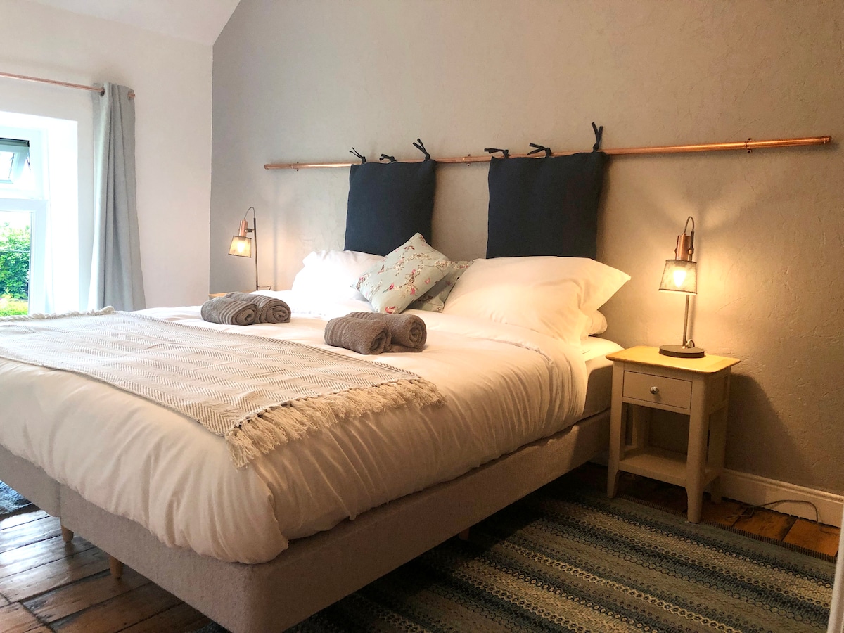 Twin / Superking Bedroom