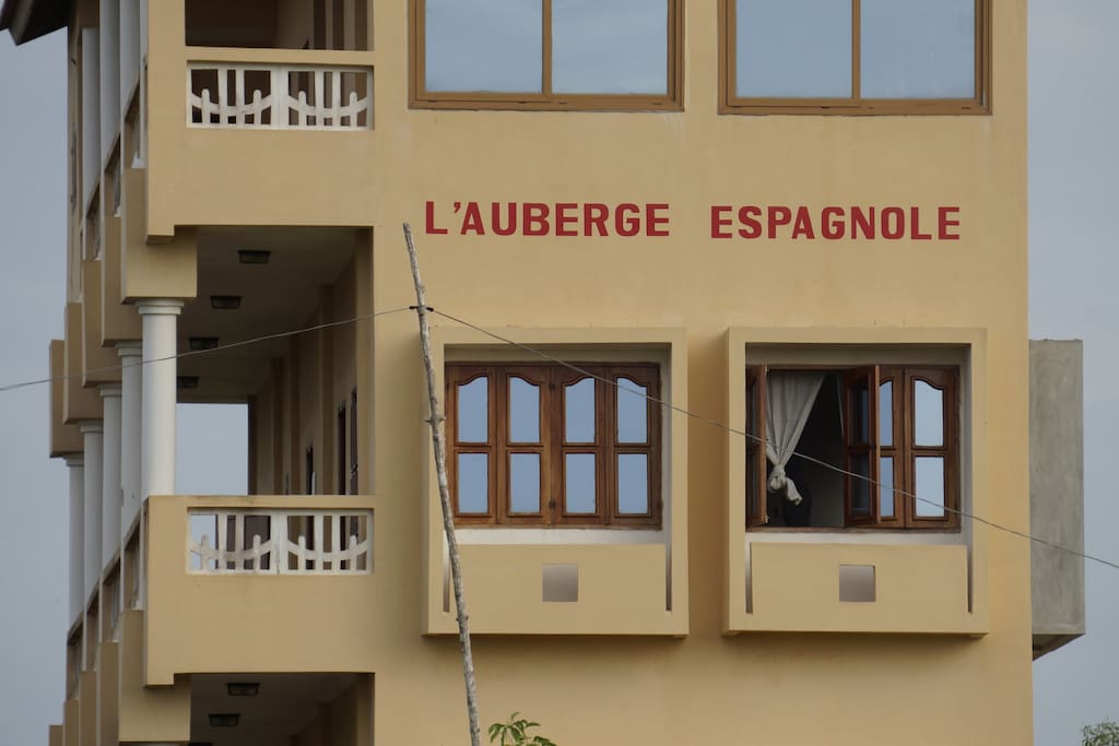 RAMAYA " L'AUBERGE ESPAGNOLE" A GRAND POPO AU BENIN