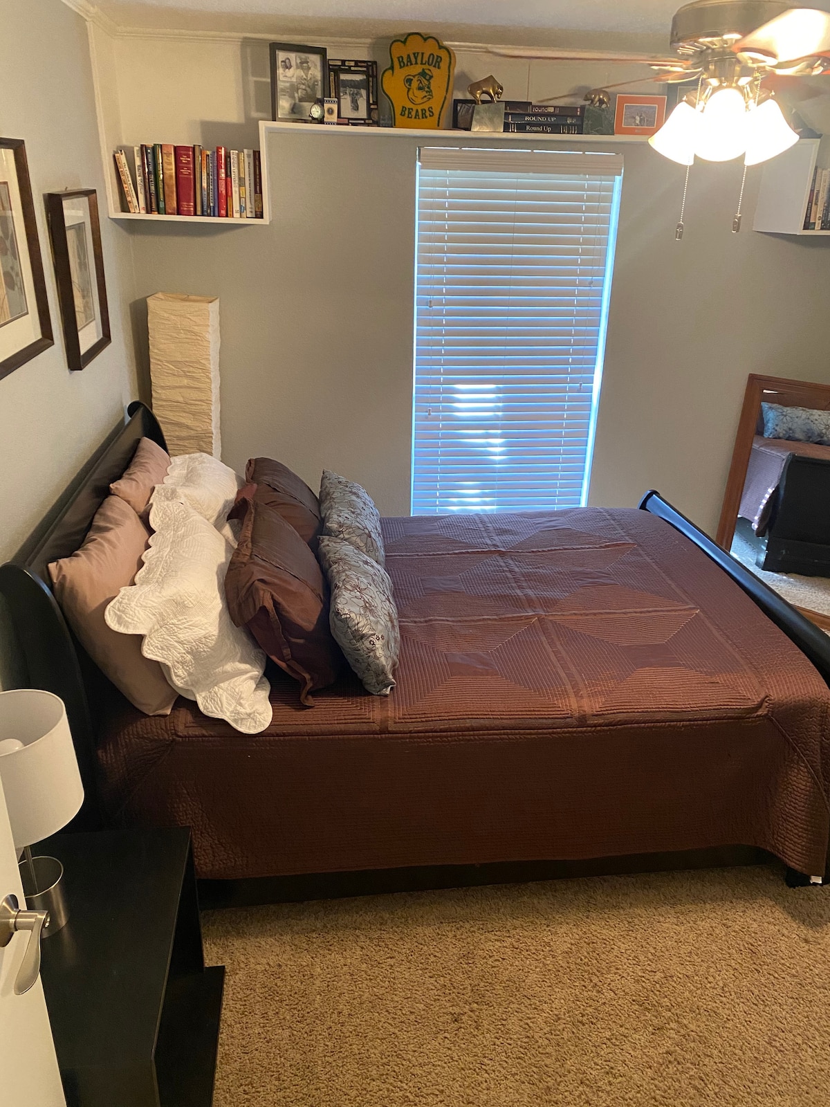 带记忆泡沫床垫的标准雪橇床垫