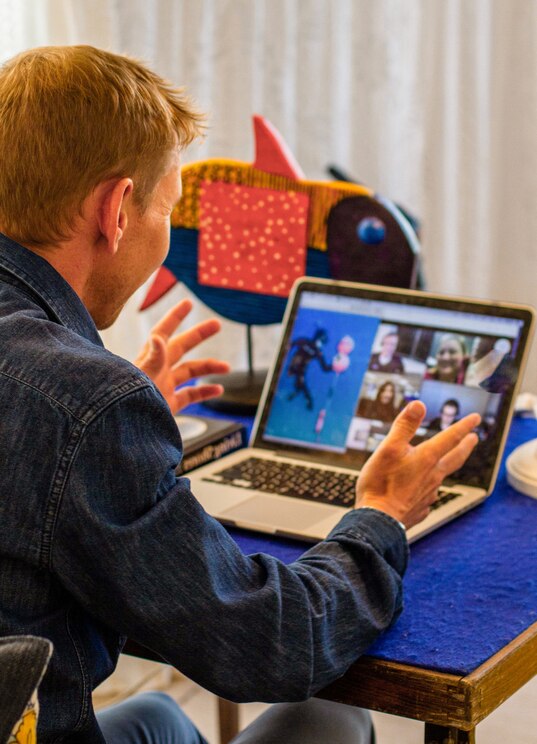 Mostrar imagem fornecida pelo anfitrião em ecrã inteiro