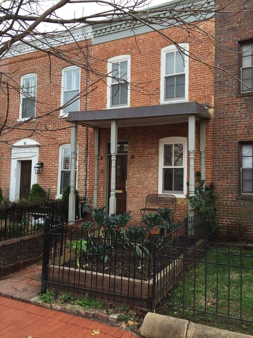 Historic Capitol Hill row house (built 1900) perfectly located on quiet tree-lined street in residential neighborhood that is a few blocks from the Capitol, Supreme Court, Library of Congress as well as hundreds of restaurants/bars. Easy walk to the National Mall, museums and monuments. Street parking with free guest permit.