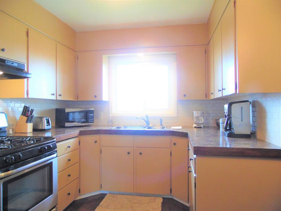 Kitchen: coffee maker, microwave, toaster, oven/stove, pots/pans, plates/cups.