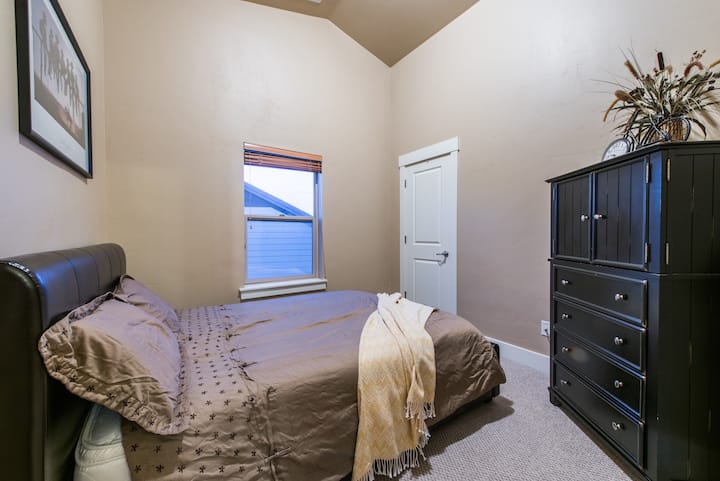 楼上卧室3张标准双人床