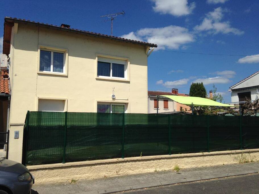 La maison vue de l'extérieur
