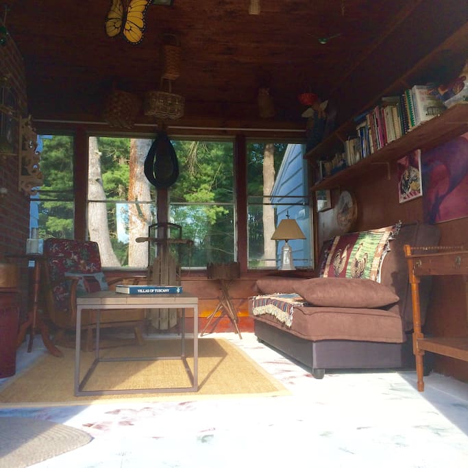 Seasonal Breezeway Bedroom (May to Oct) w/ Pullout Couch to Full Bed & Library