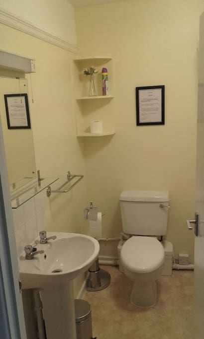Nice clean ensuite.