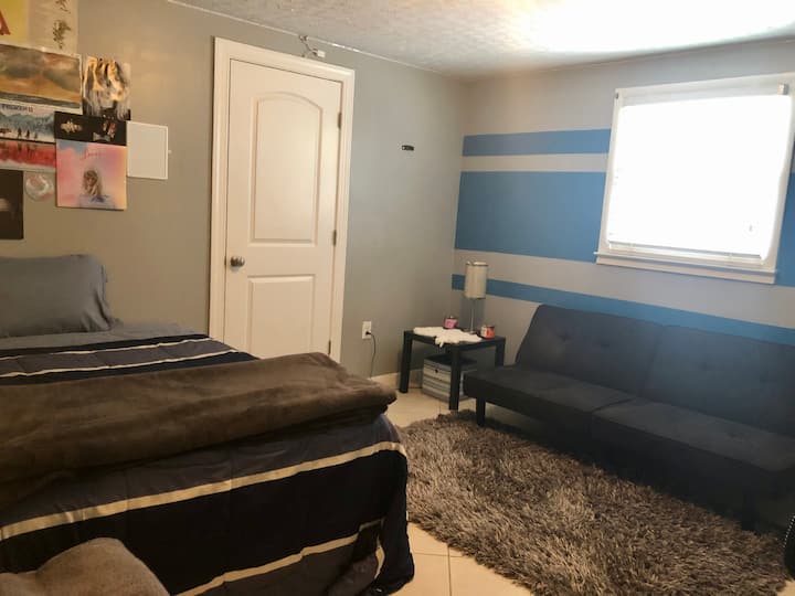 Full bed with futon