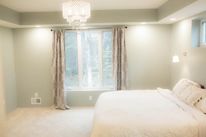 Master Bedroom: upstairs, king bed, Tempurpedic mattress. Light blocking curtains for the bright Alaskan summer nights.