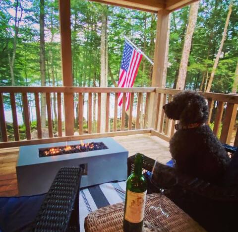 HOT TUB - 100% Private -Lakefront Cabin 3 bed.