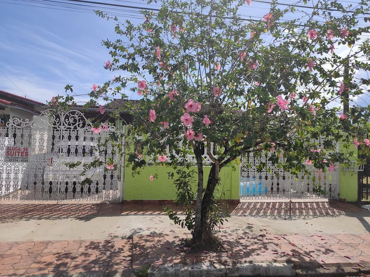 Casinha Família Do Quintal – Simples E Acolhedora - Caraguatatuba