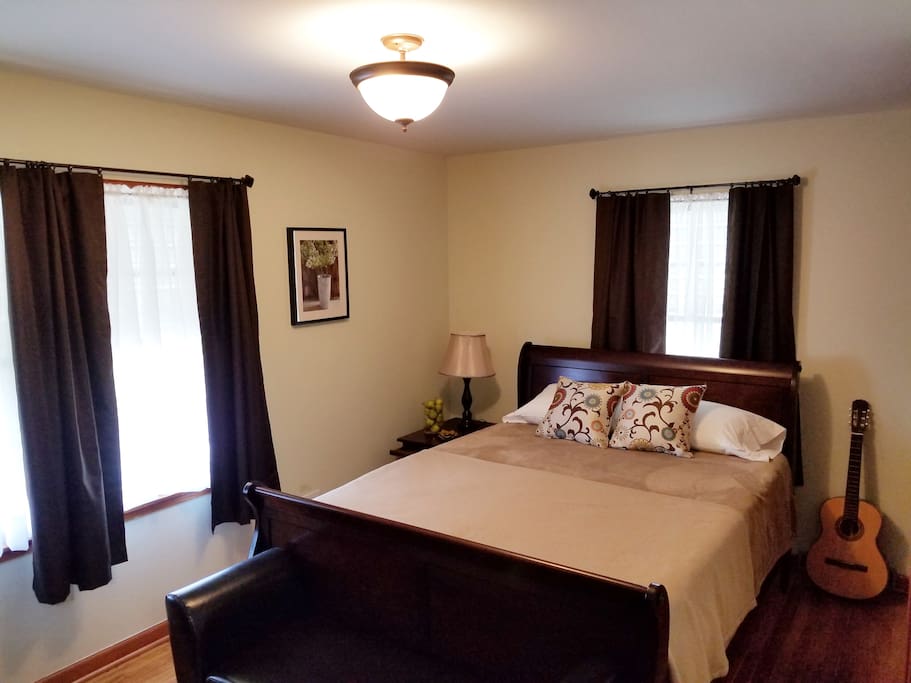 Queen, Cherry Sleigh Bed