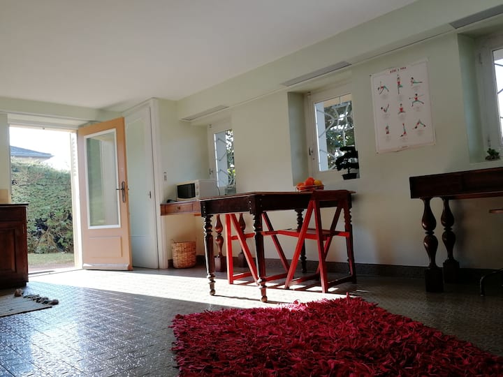 Appart Avec Chambre, Salon, Coin Jardin, Au Calme - Aix-les-Bains
