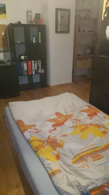 Room with mattress (1,40m x 2m)