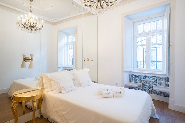 Baroque apart w/patio Portuguese Soul Bica Tram 4p gallery image 4