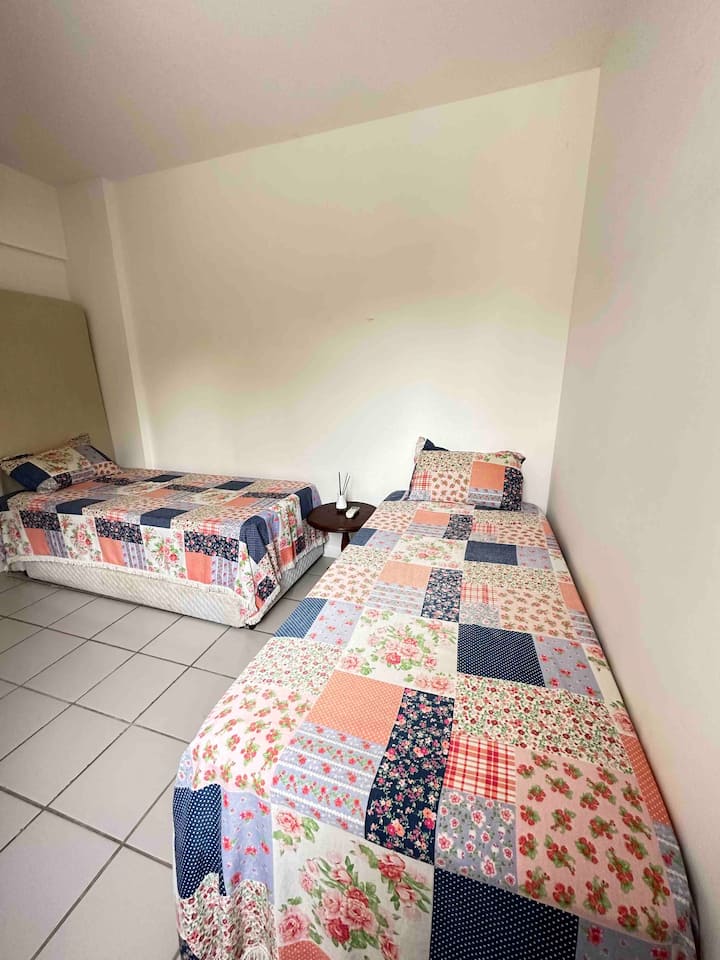 Dormitorio 3 con dos camas + 1 cama doble (3 personas).