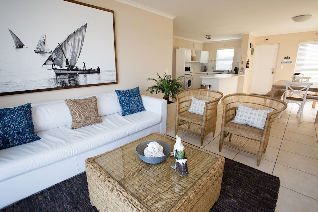 Lounge look to the kitchen
